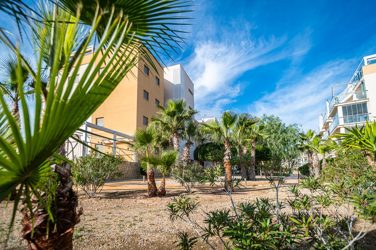 Garden in apartment for sale in Orihuela Costa