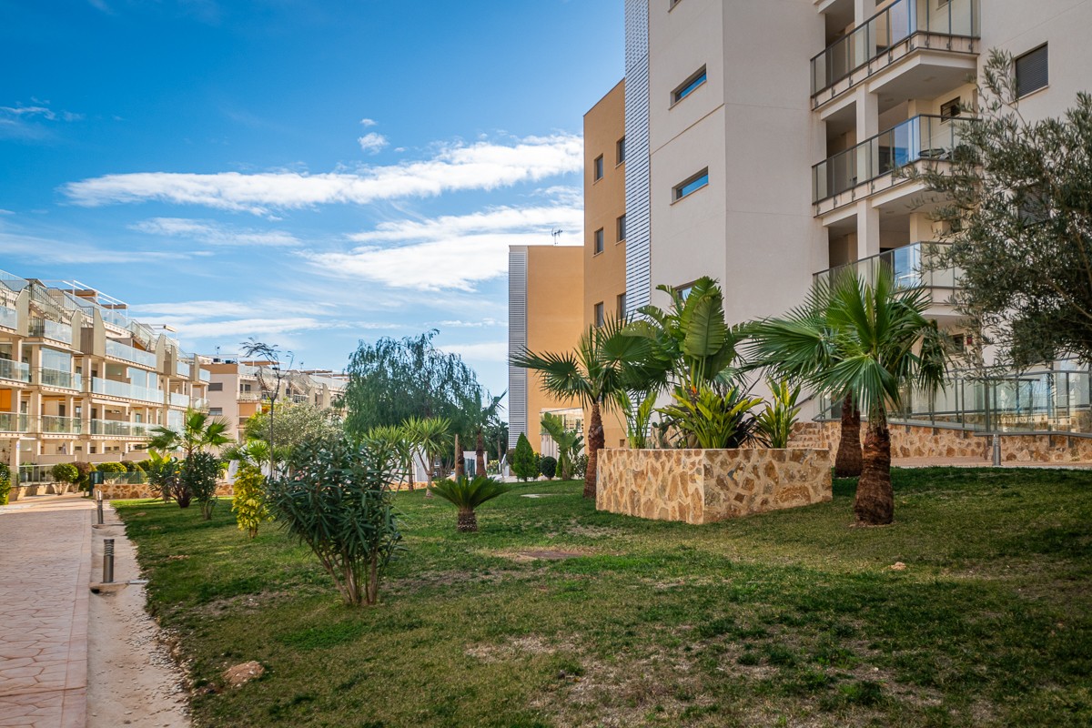 Bedroom in apartment for sale in Orihuela Costa