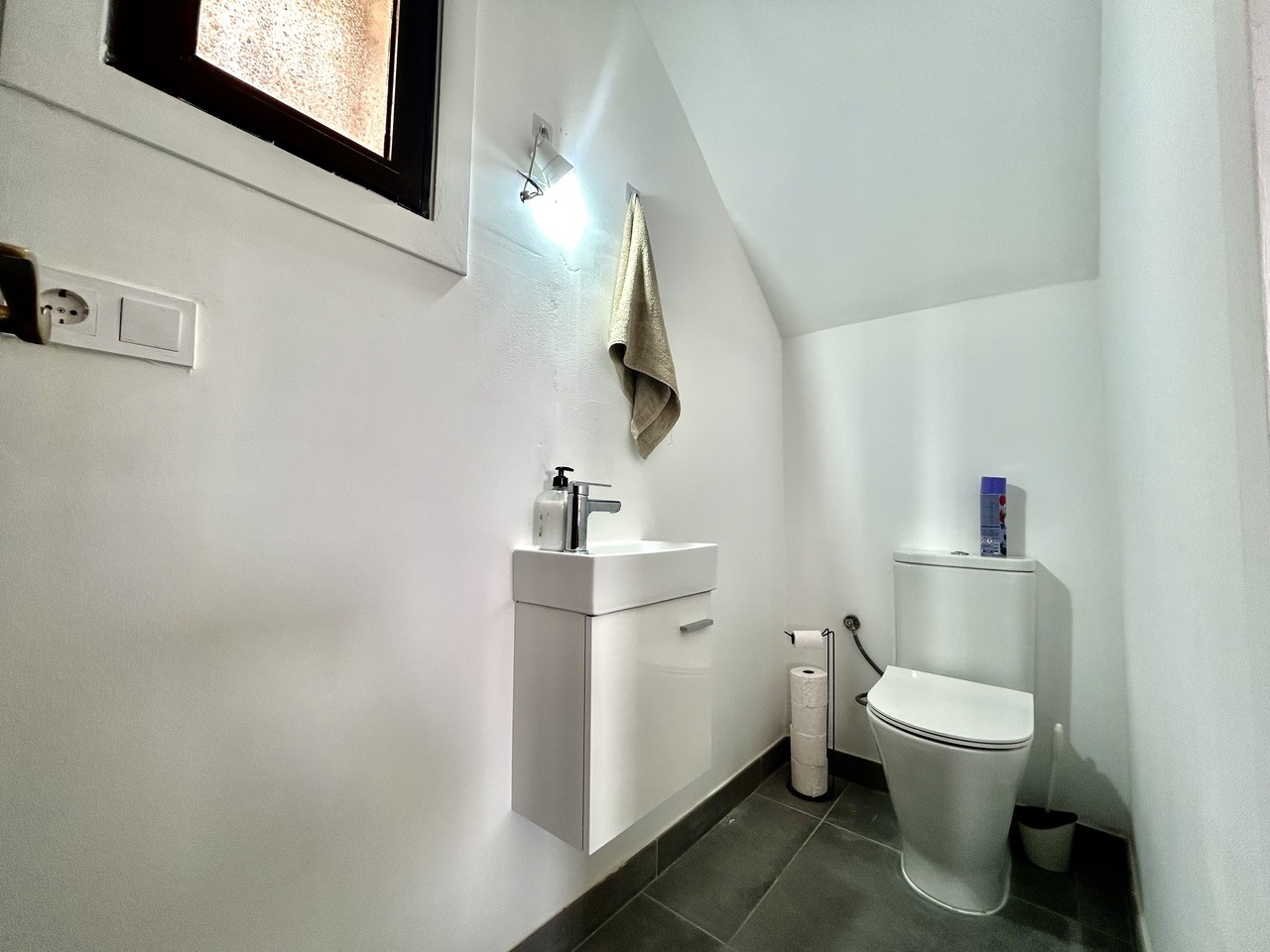 Master bedroom in villa for sale in Villamartin