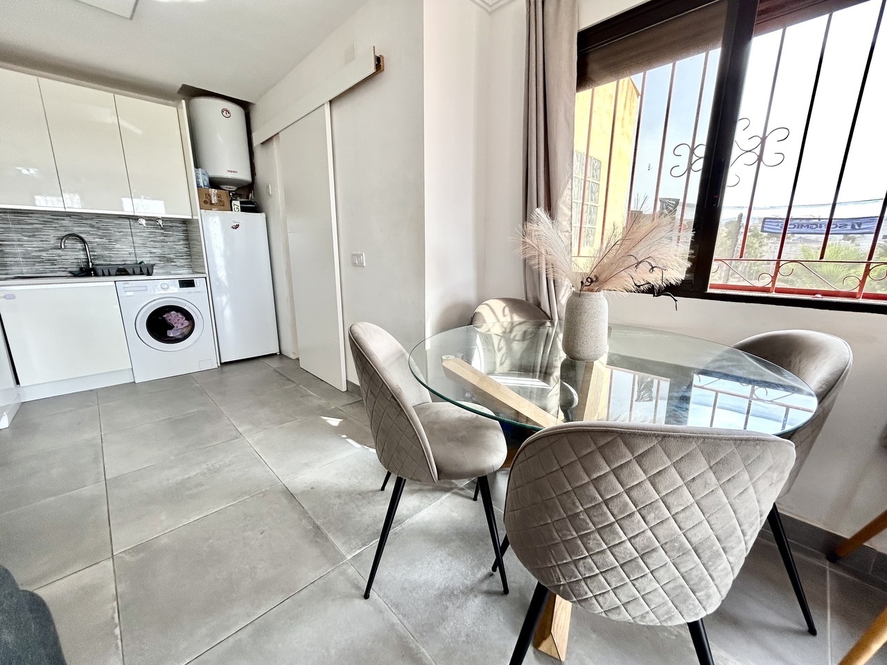 Dining area in villa for sale in Villamartin