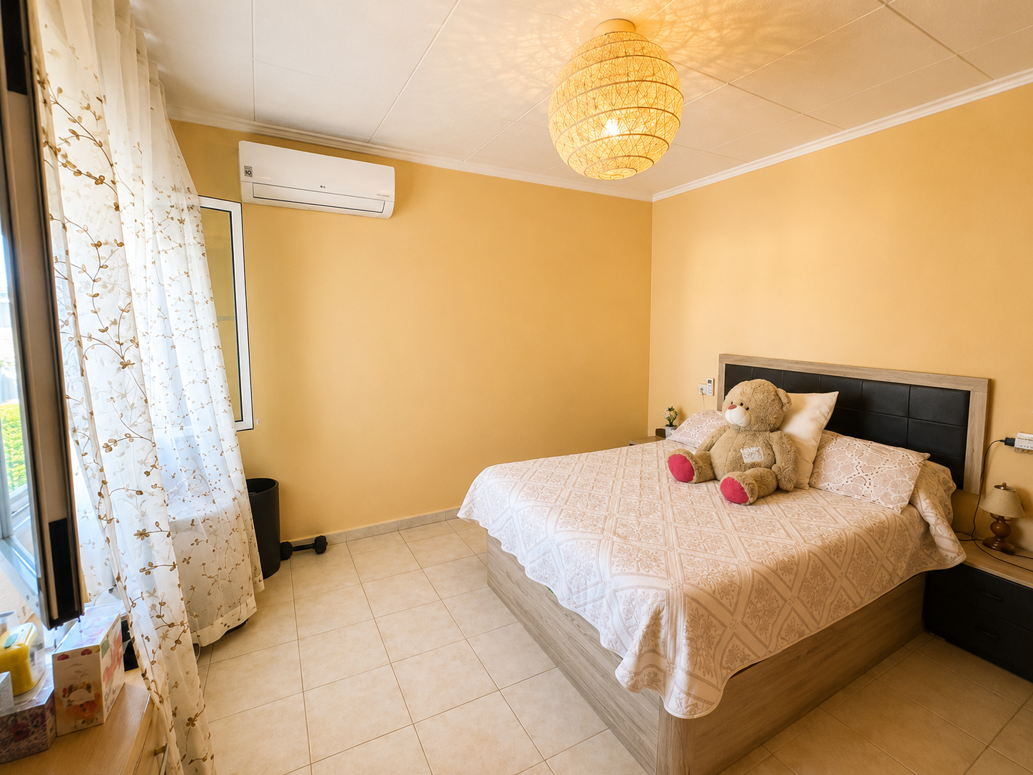 Master bedroom in villa for sale in Torrevieja