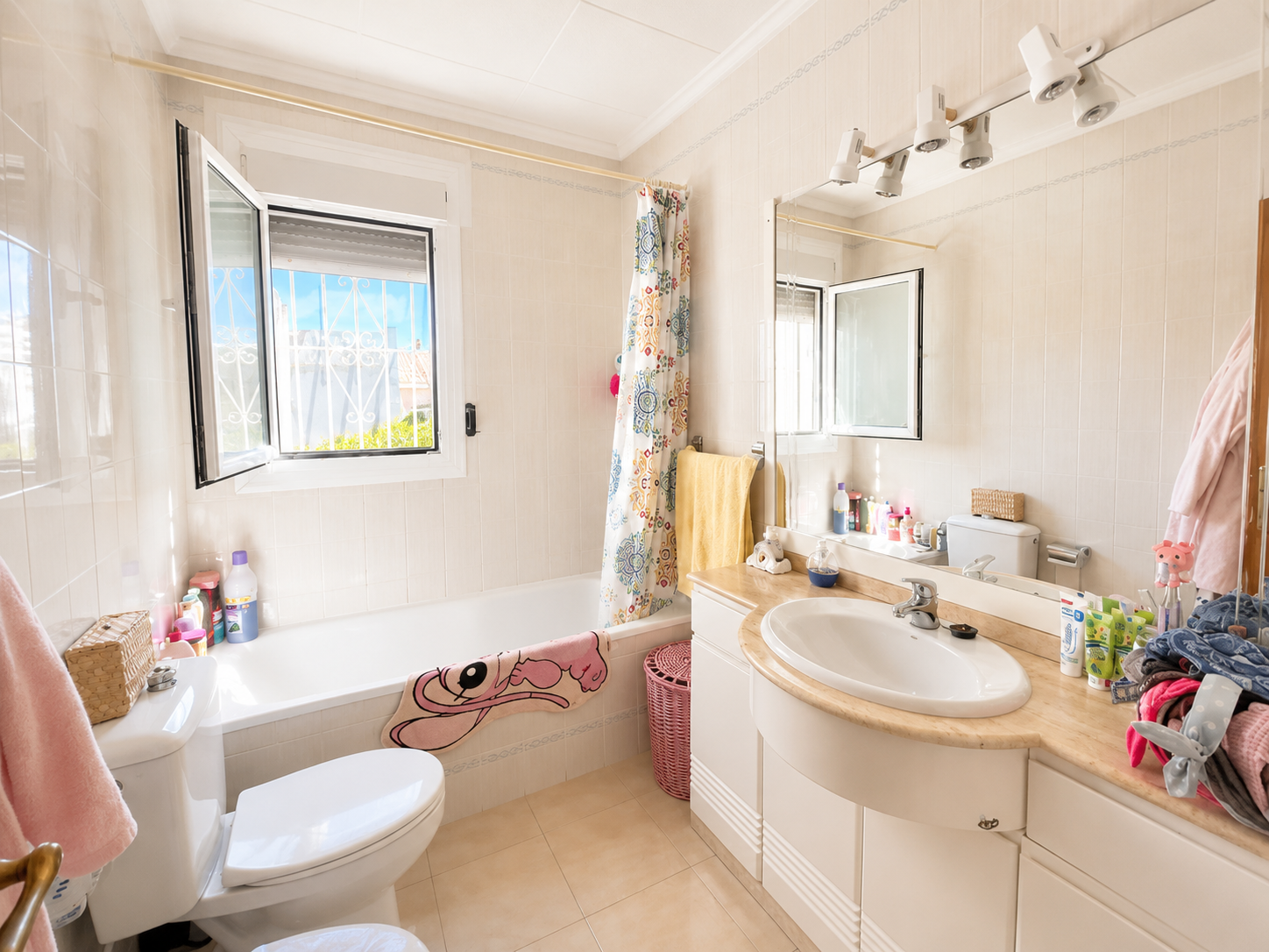 Pool area in villa for sale in Torrevieja