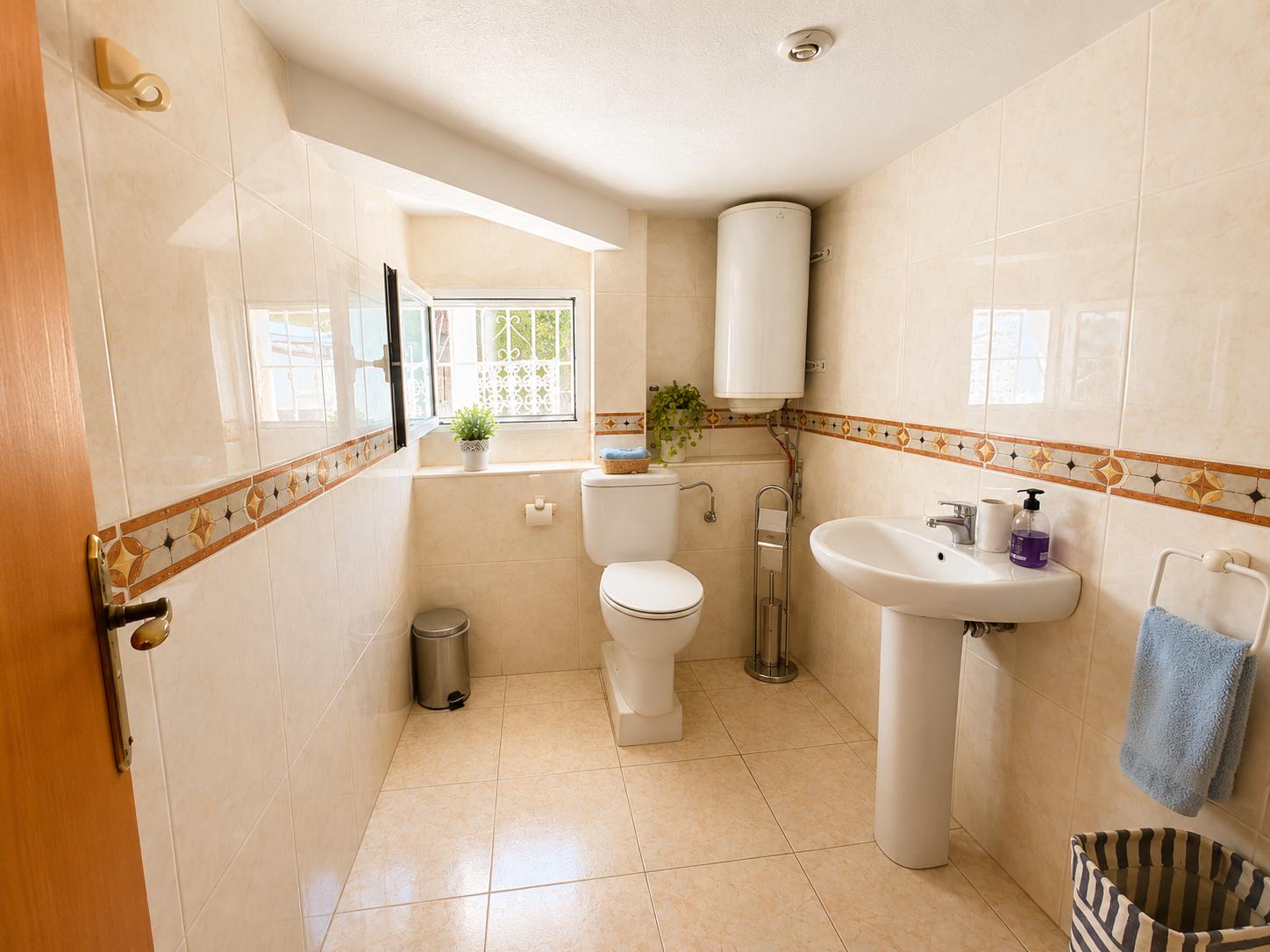 Dining area in villa for sale in Torrevieja
