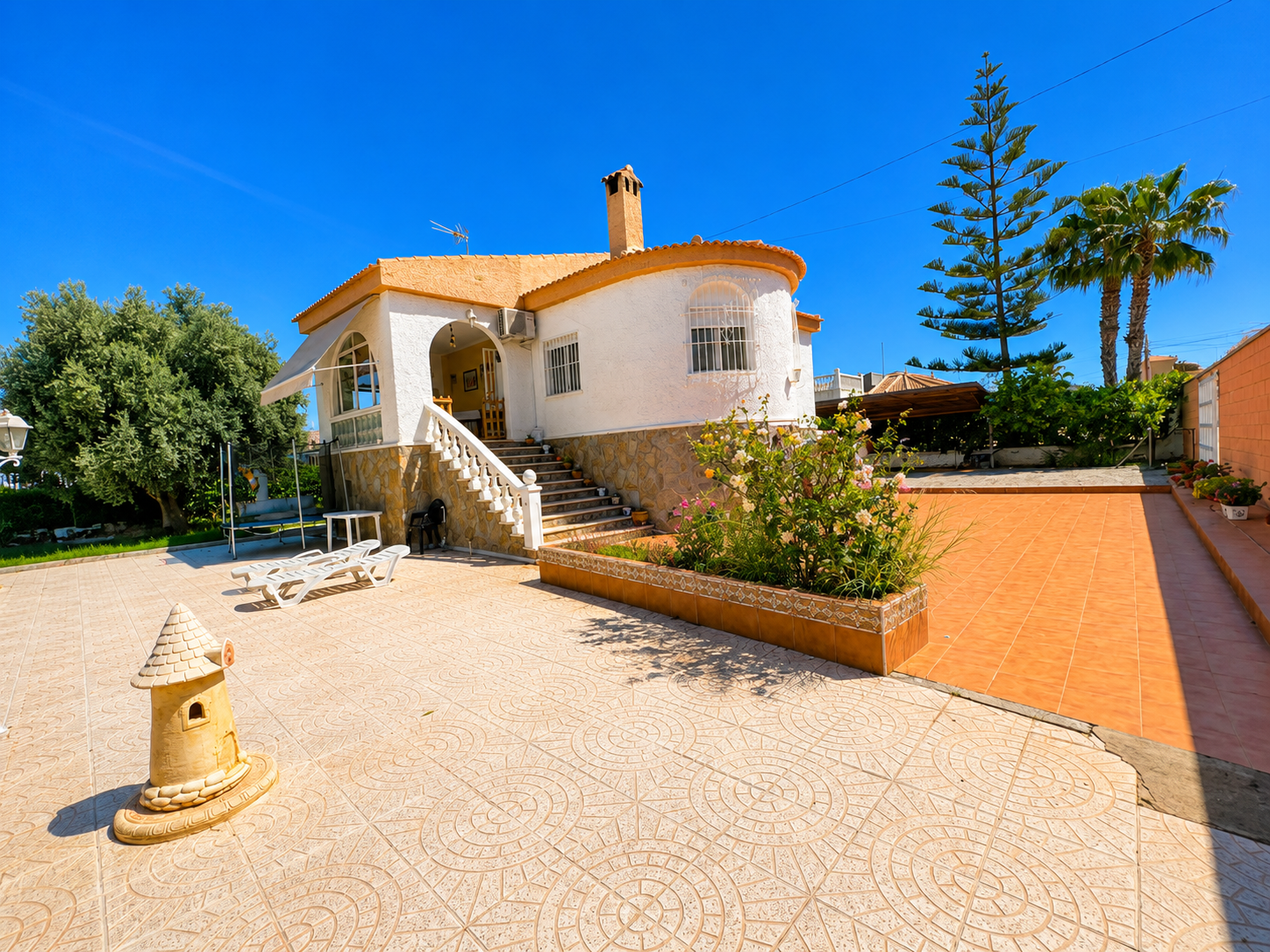 Bedroom in villa for sale in Torrevieja
