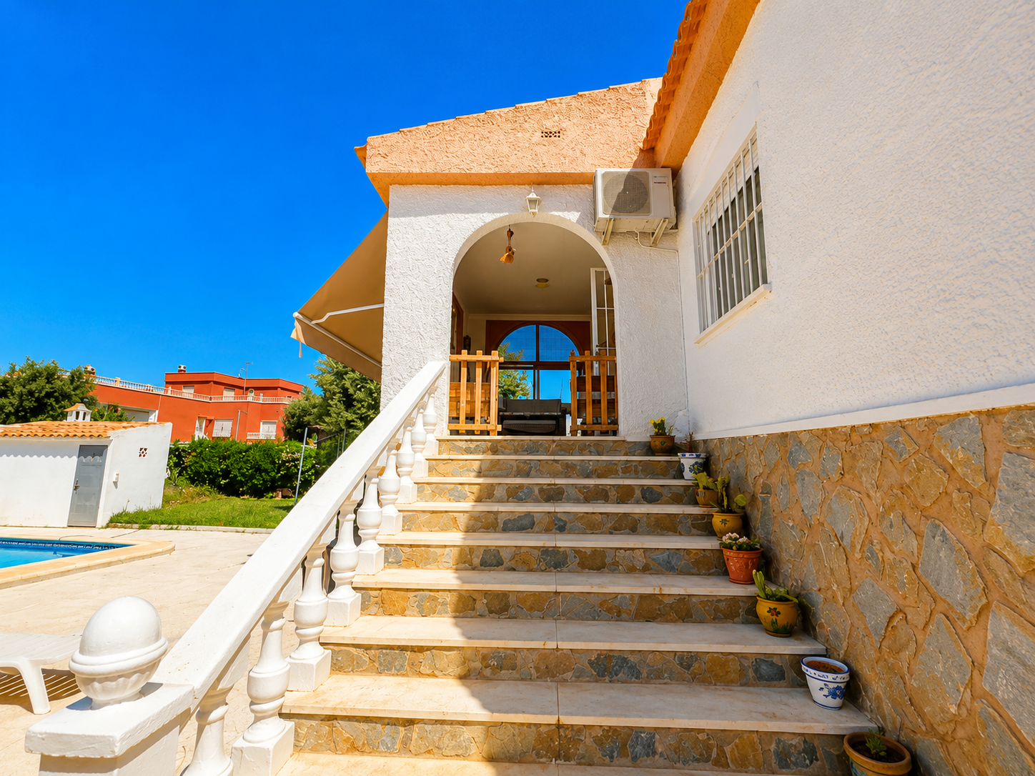Exterior view in villa for sale in Torrevieja