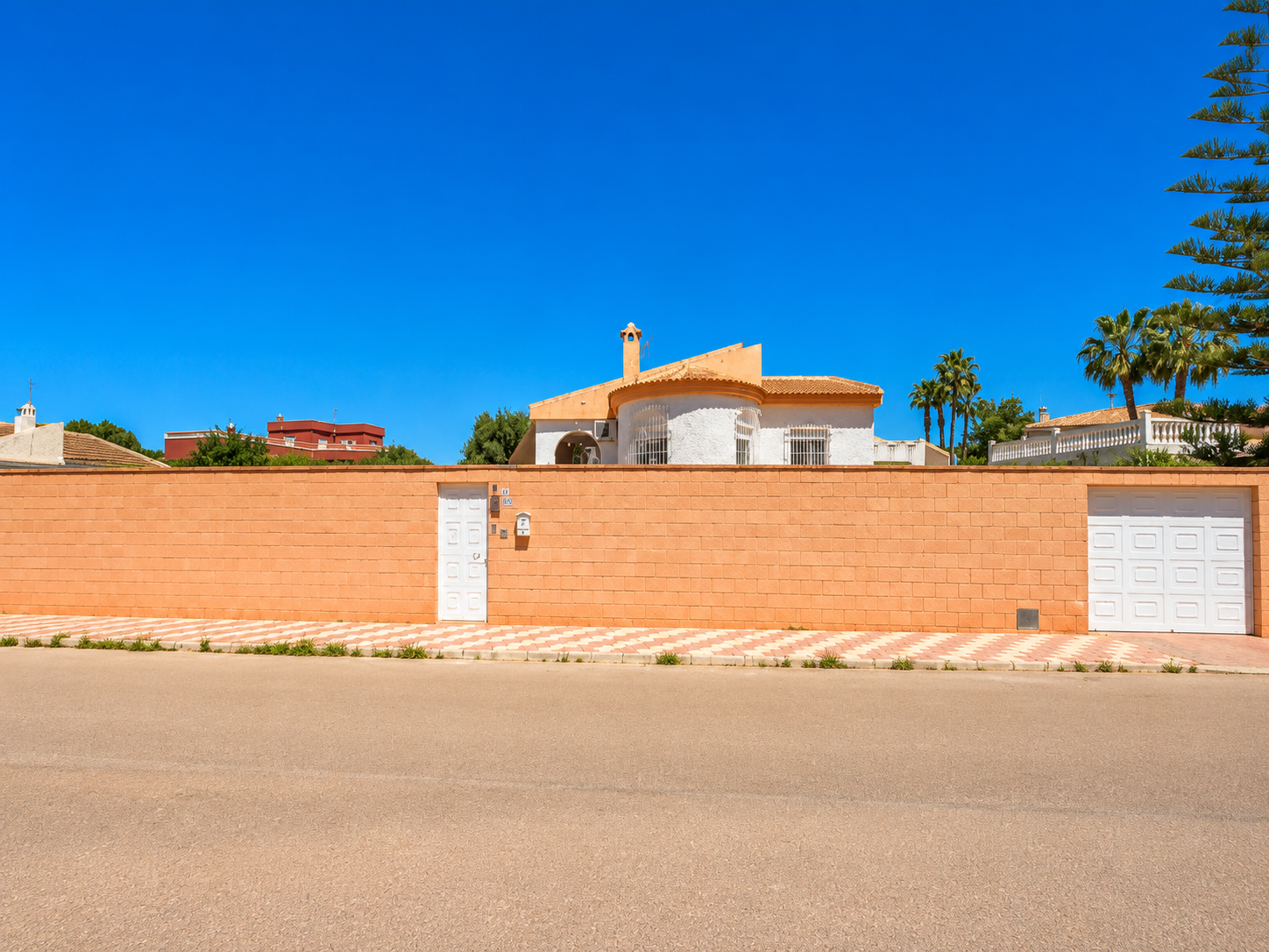 Master bedroom in villa for sale in Torrevieja