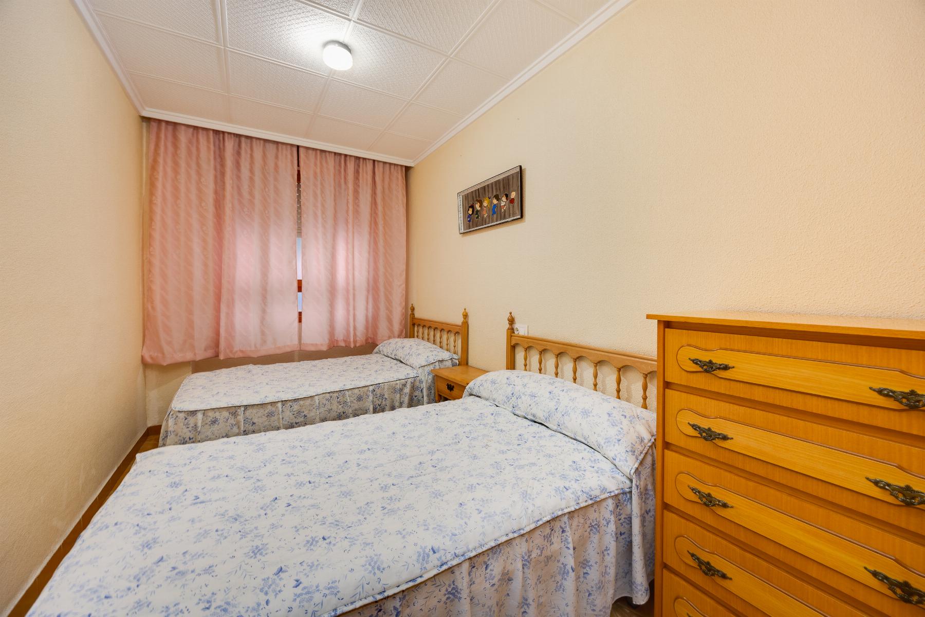 Bedroom in apartment for sale in Torrevieja