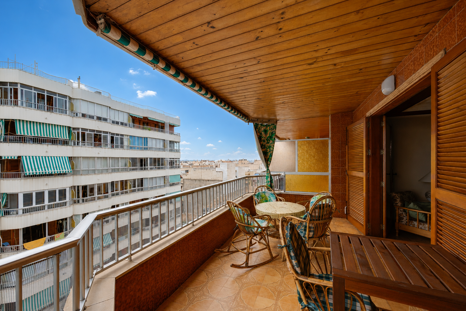 Beachfront Apartment in Torrevieja with Sea Views