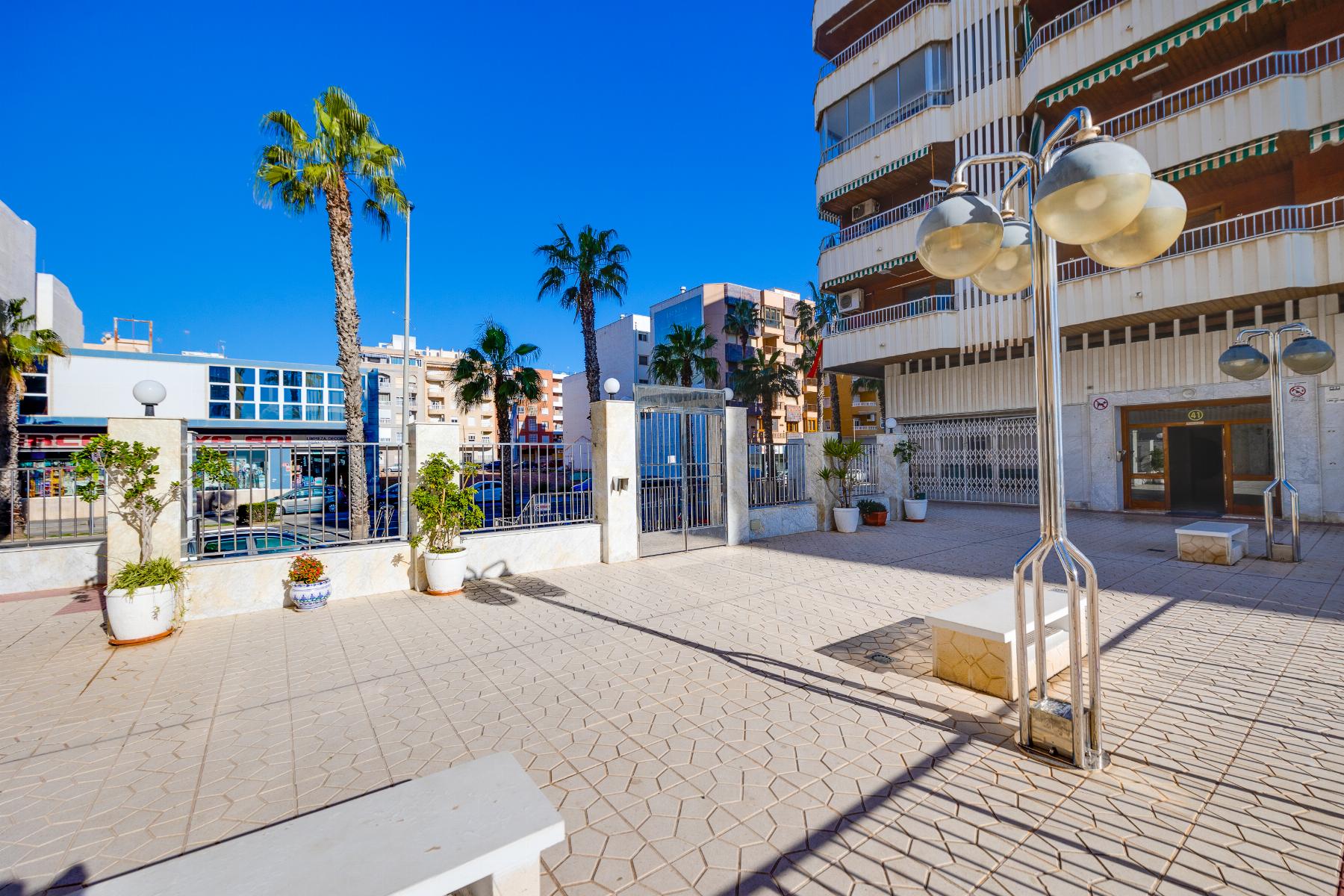 Bedroom in apartment for sale in Torrevieja
