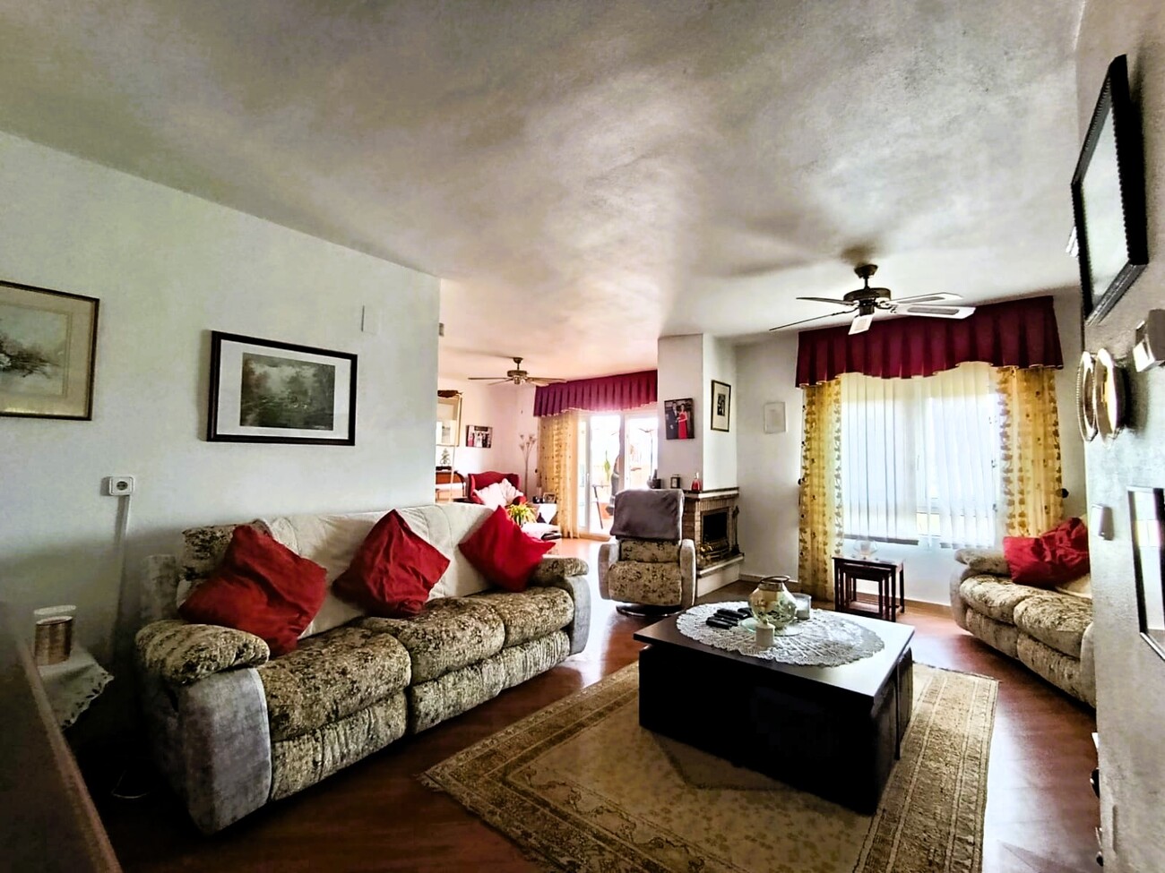 Dining area in villa for sale in Las Ramblas Golf