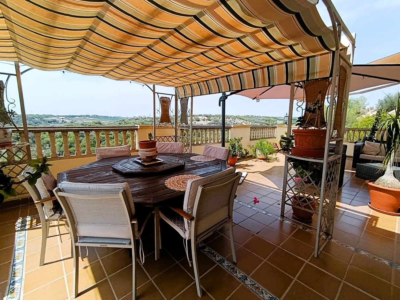 Terrace in villa for sale in Las Ramblas Golf