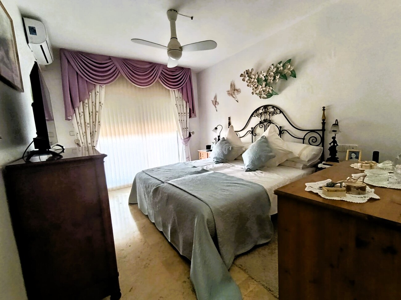 Bedroom in villa for sale in Las Ramblas Golf