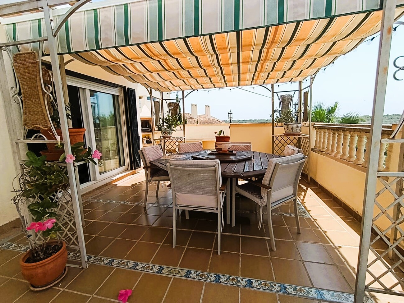 Dining area in villa for sale in Las Ramblas Golf