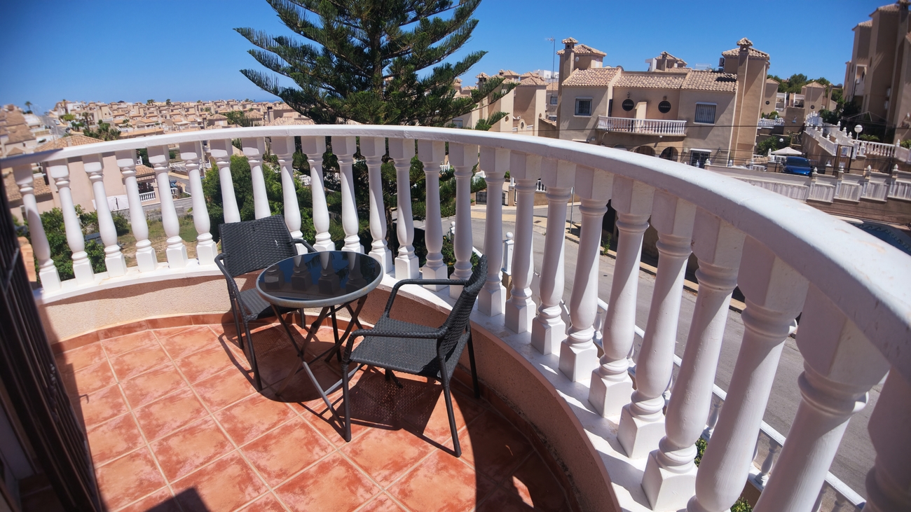Master bedroom in villa for sale in Villamartin