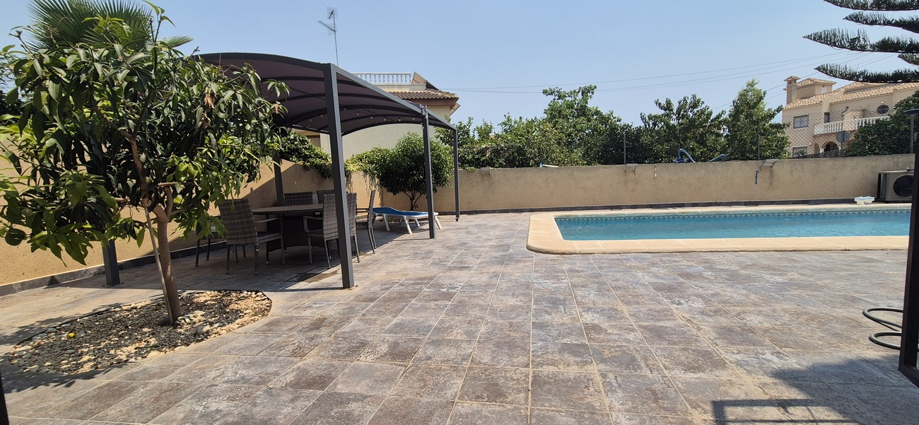 Exterior view in villa for sale in Villamartin