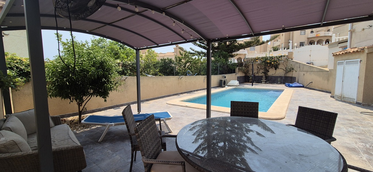 Living room in villa for sale in Villamartin