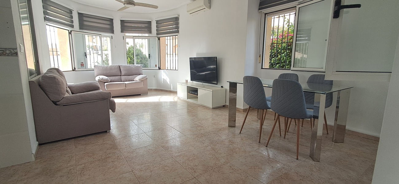 Garden in villa for sale in Villamartin