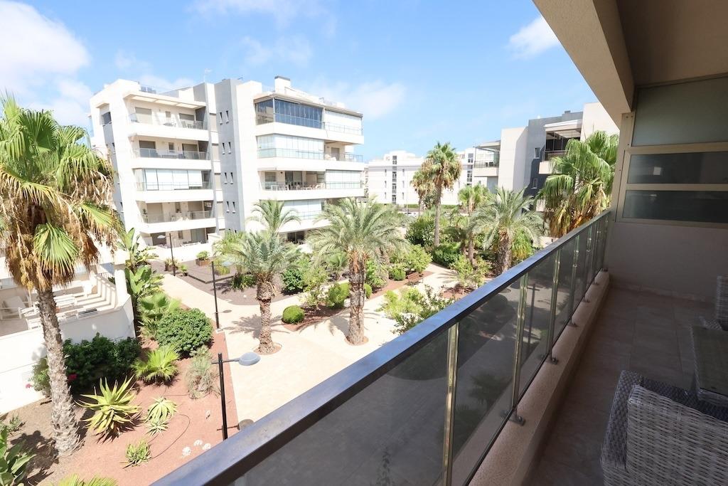 Garden in apartment for sale in Orihuela Costa