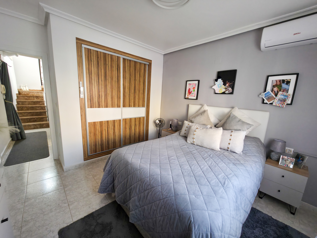 Master bedroom in villa for sale in Villamartin