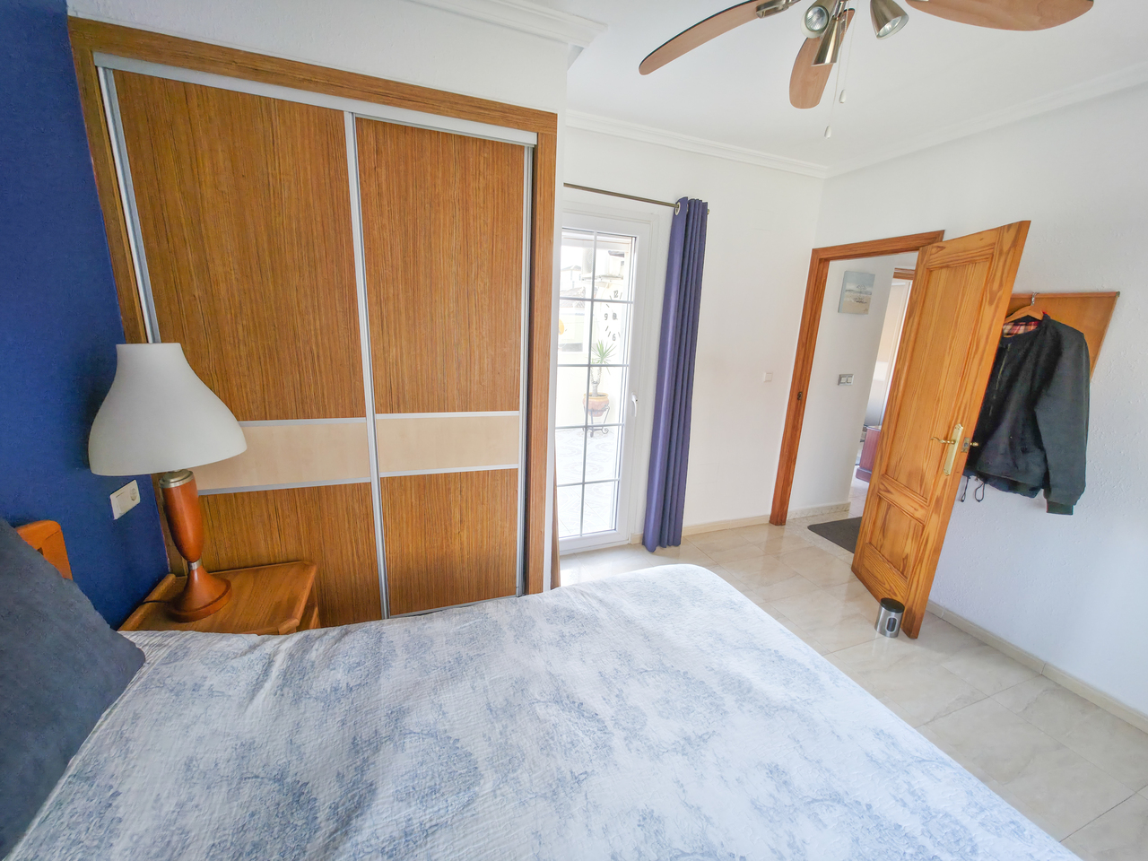 Master bedroom in villa for sale in Villamartin