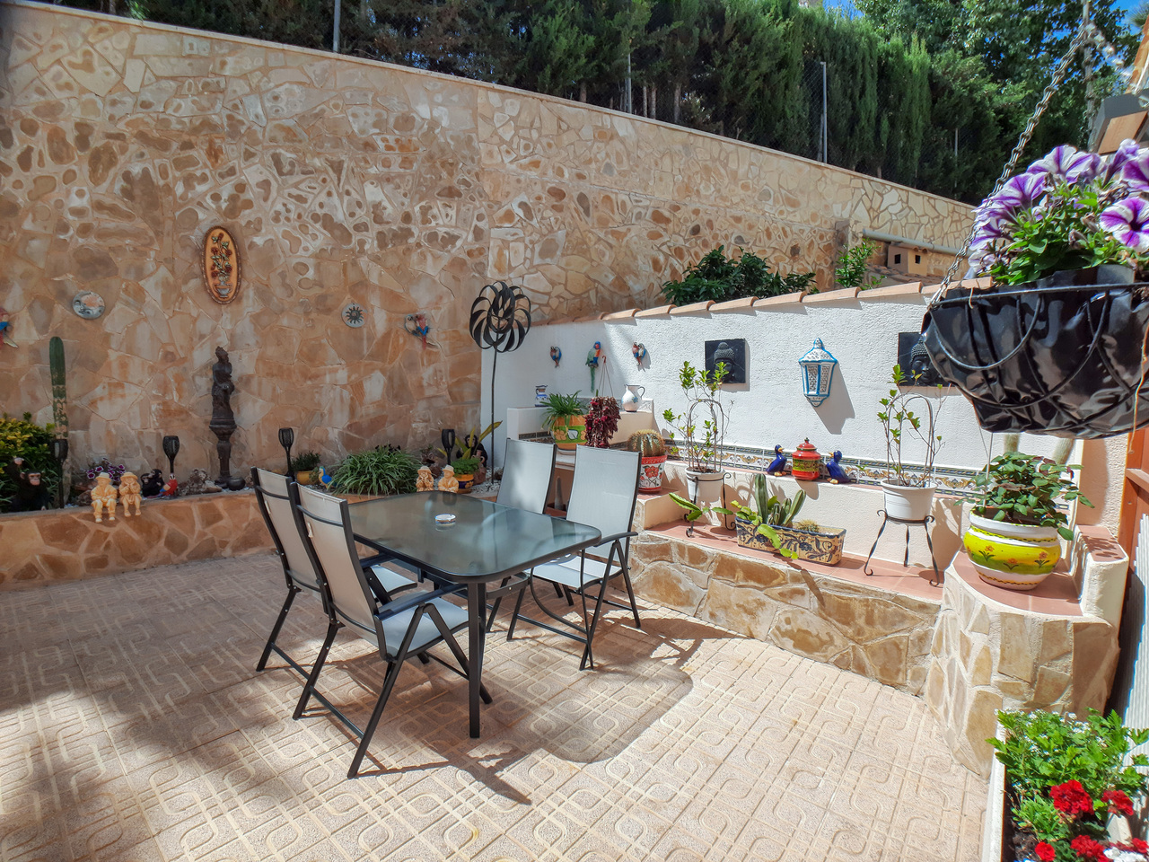 Dining area in villa for sale in Villamartin