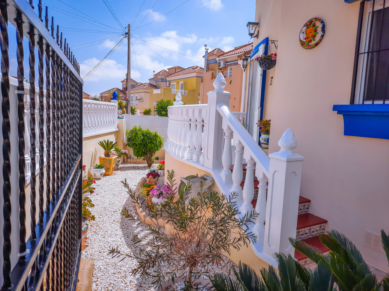 Master bedroom in villa for sale in Villamartin