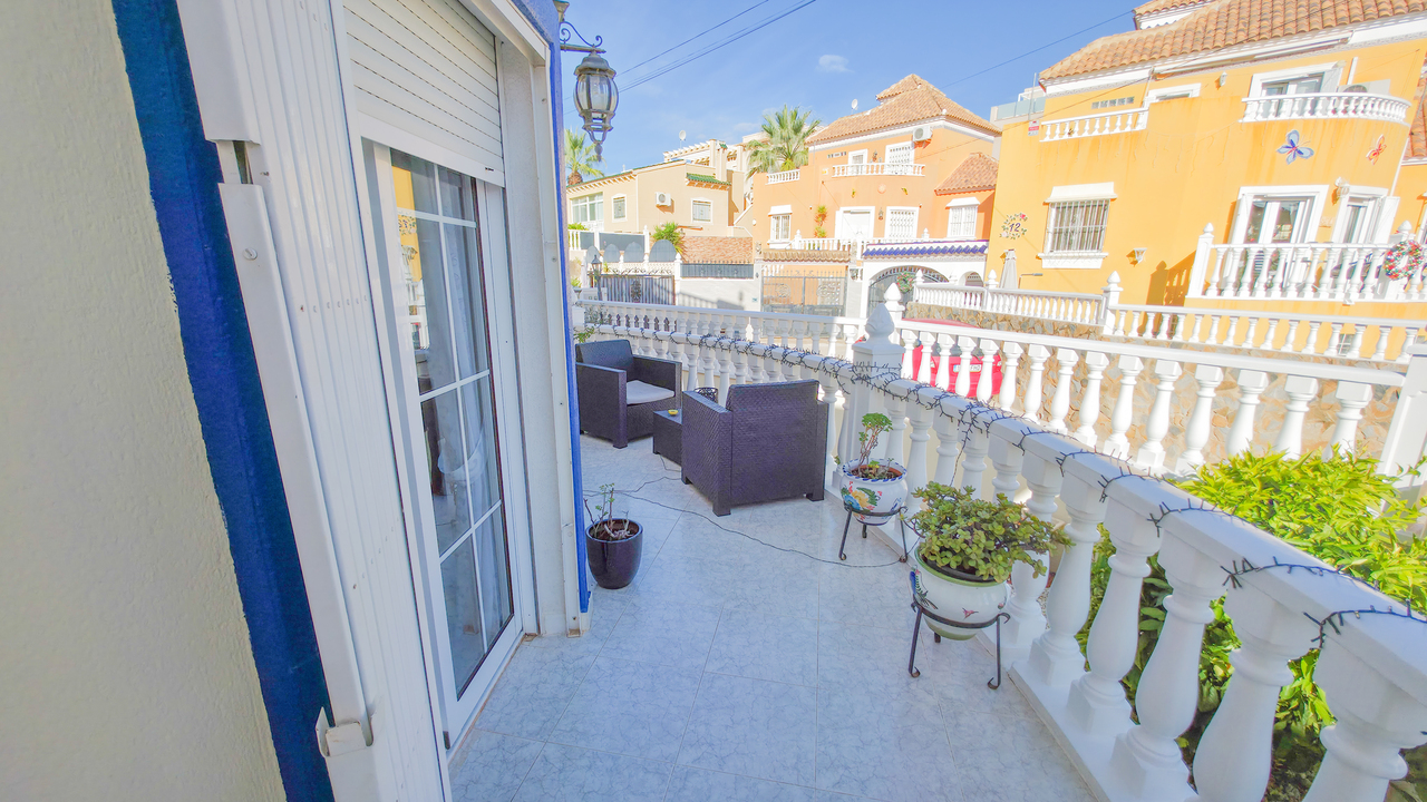 Pool area in villa for sale in Villamartin