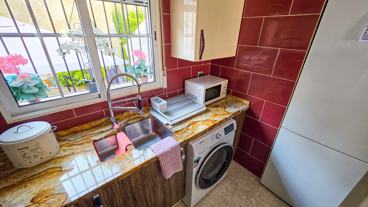 Dining area in villa for sale in Villamartin