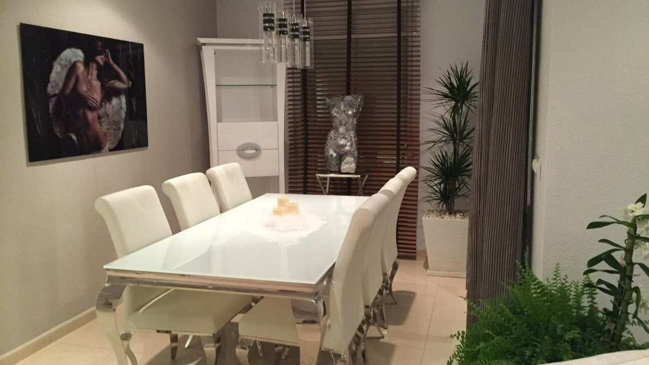 Master bedroom in villa for sale in Rojales