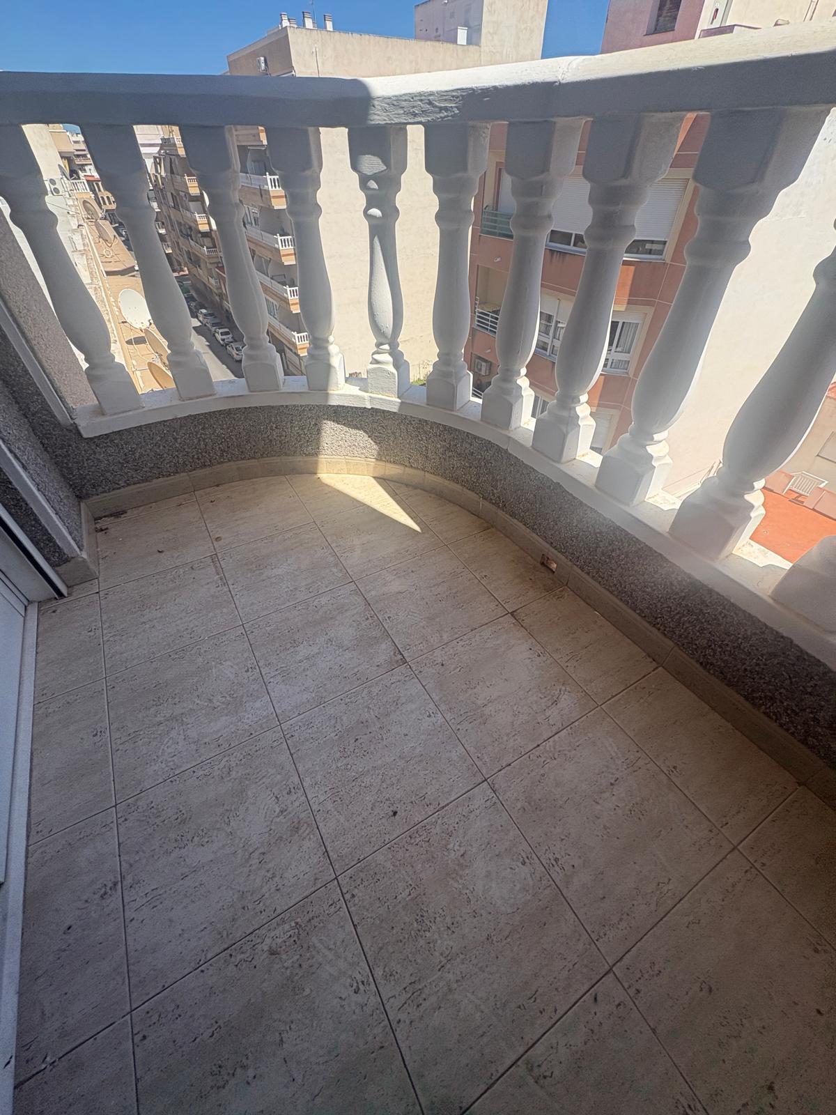 Bedroom in apartment for sale in Torrevieja