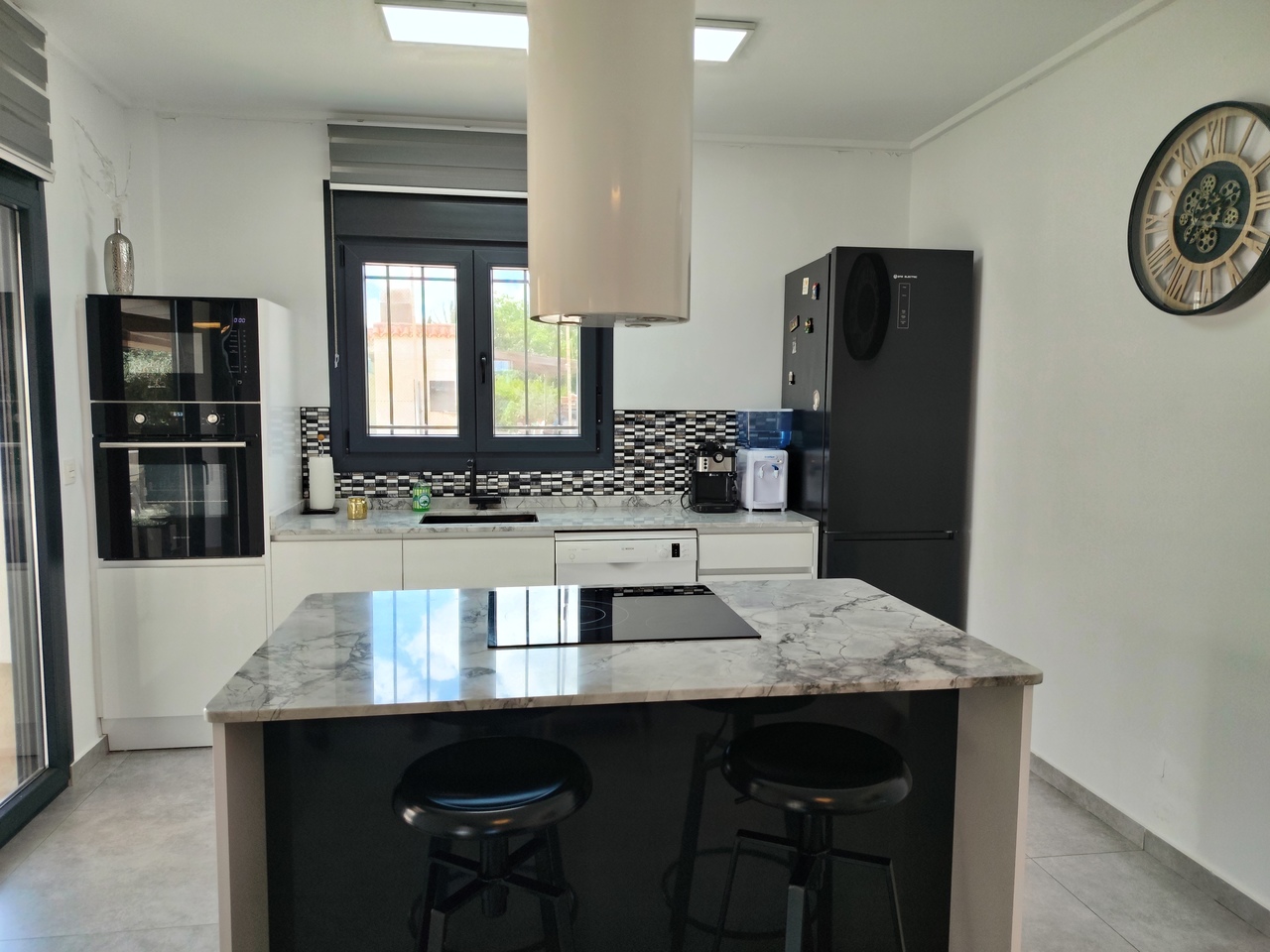 Pool area in villa for sale in Los Montesinos
