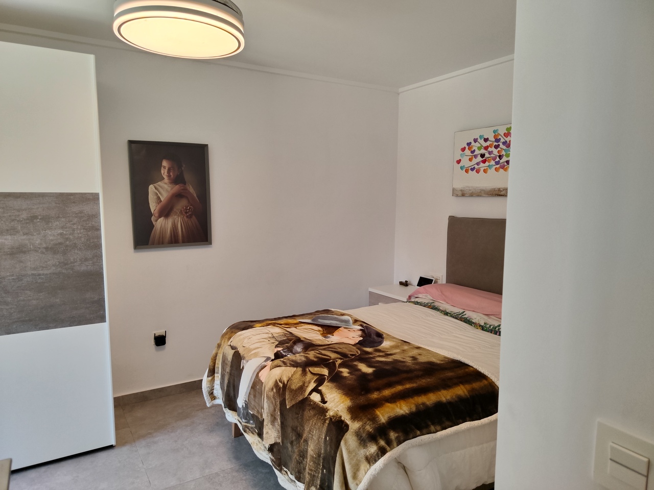 Bedroom in villa for sale in Los Montesinos