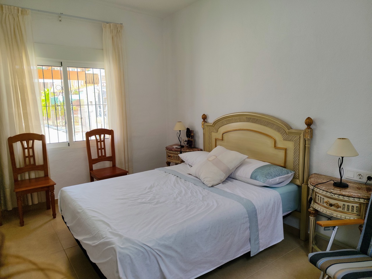 Master bedroom in villa for sale in Los Montesinos