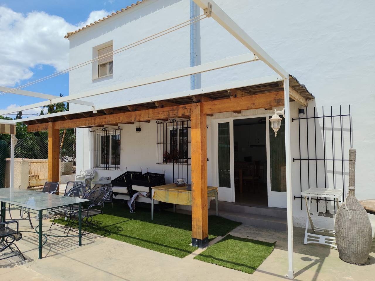 Pool area in villa for sale in Los Montesinos