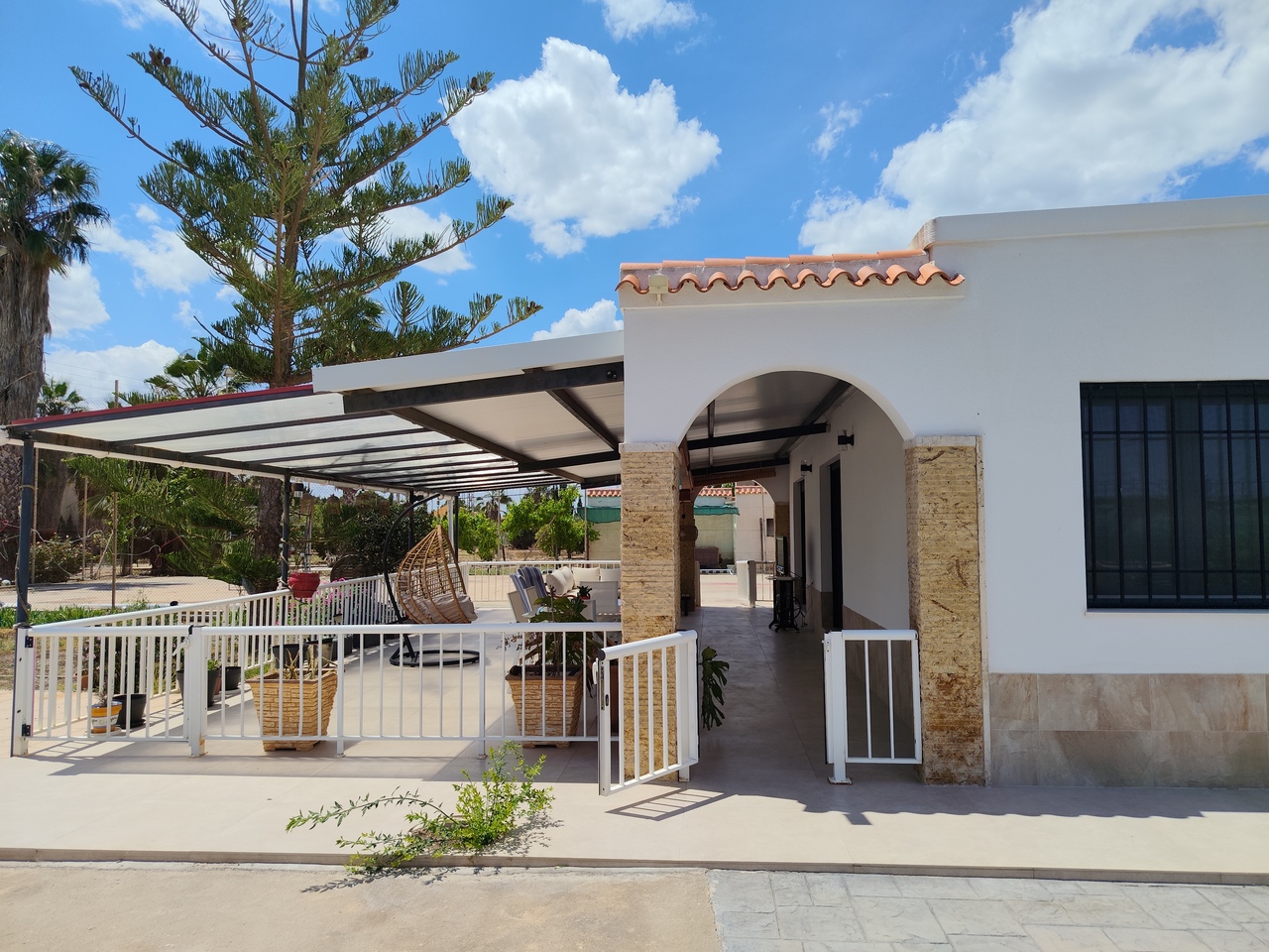Garden in villa for sale in Los Montesinos