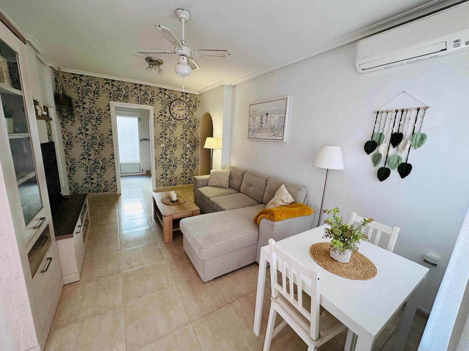 Sonniges Bungalow‑Eckstück mit Garten, Poolnähe und Renditepotenzial in Dream Hills, Los Altos