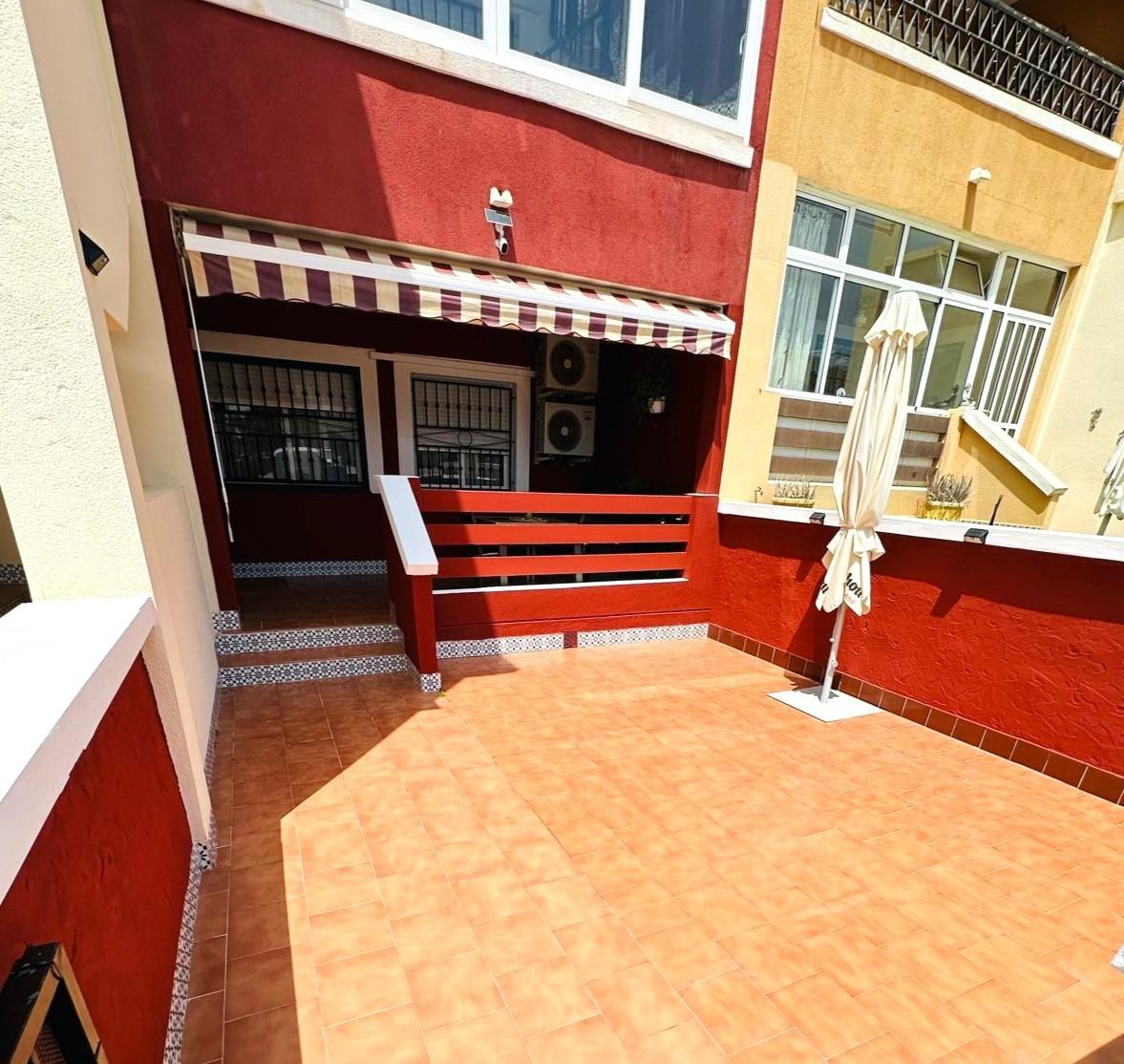Sonniges Bungalow‑Eckstück mit Garten, Poolnähe und Renditepotenzial in Dream Hills, Los Altos