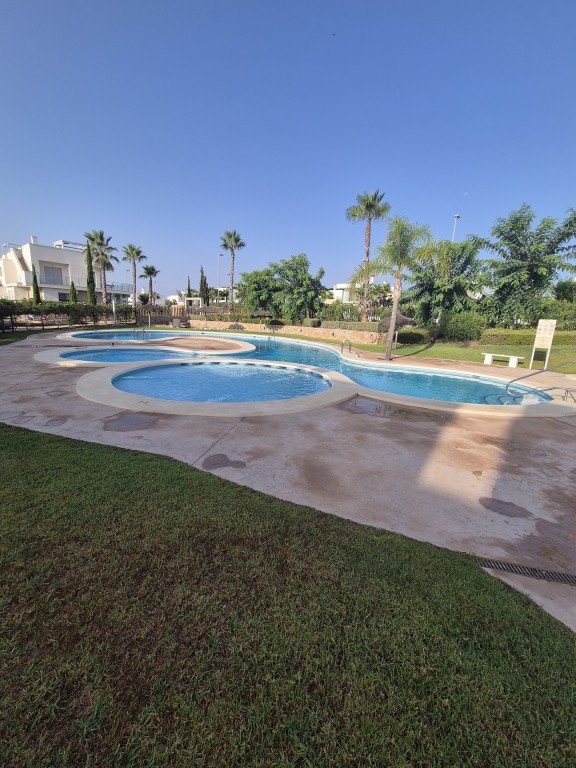 Garden in bungalow for sale in Vistabella Golf Entre Naranjos