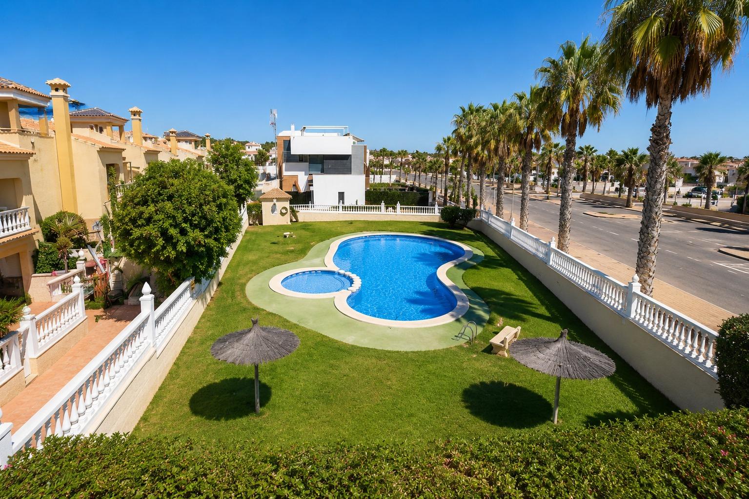 Eksklusiv Bungalow i Lomas de Cabo Roig