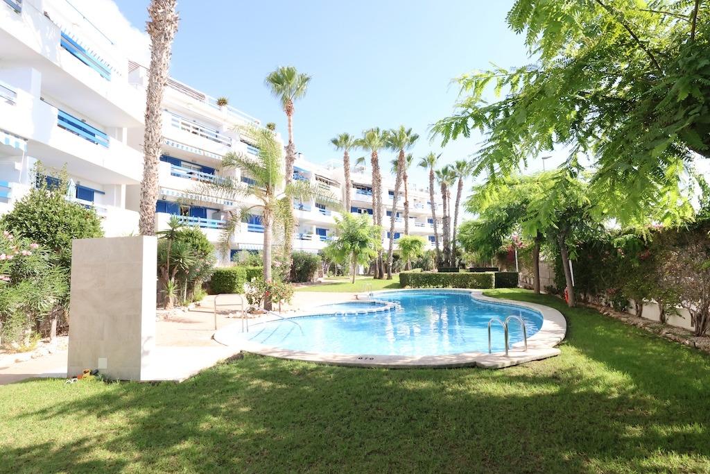 Luksuslig Eiendom til Salg i Torrevieja med Sjøutsikt