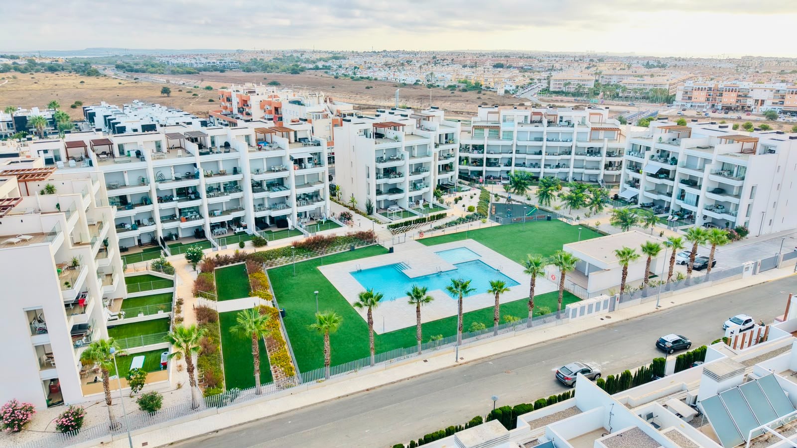 Elegant 2-roms leilighet med hage- og bassengutsikt i Villamartín, Orihuela Costa