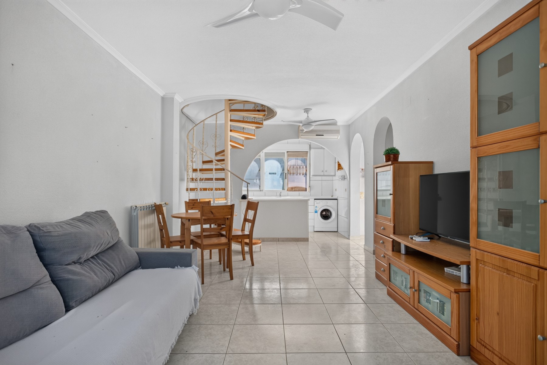Světlo, prostor a potenciál: Atraktivní penthouse v San Miguel de Salinas