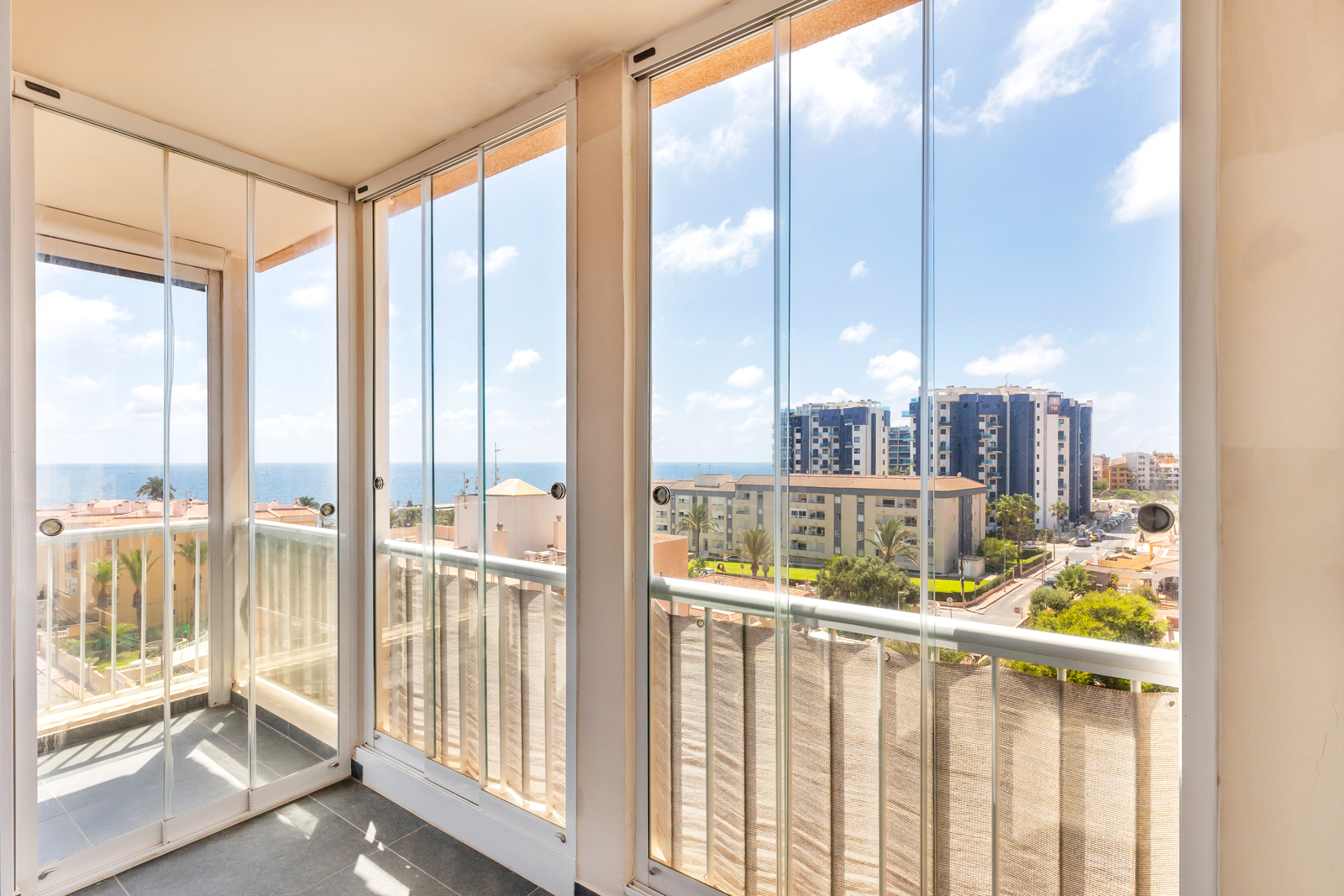 Terrace in apartment for sale in Torrevieja