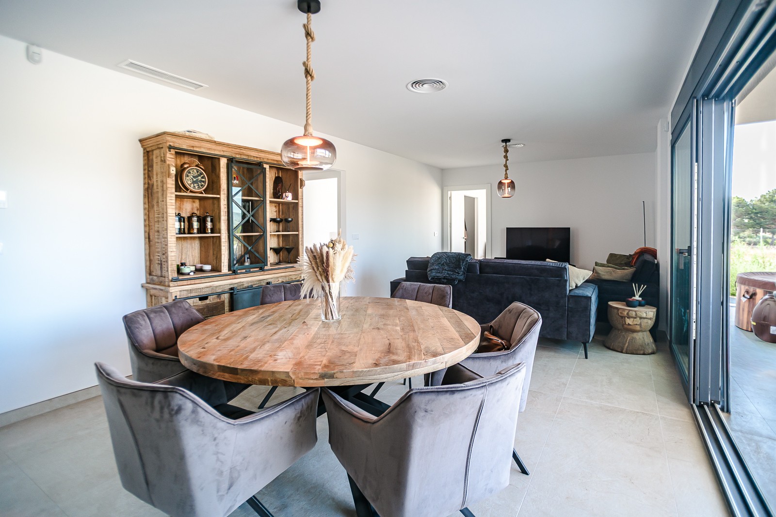 Master bedroom in villa for sale in Aspe