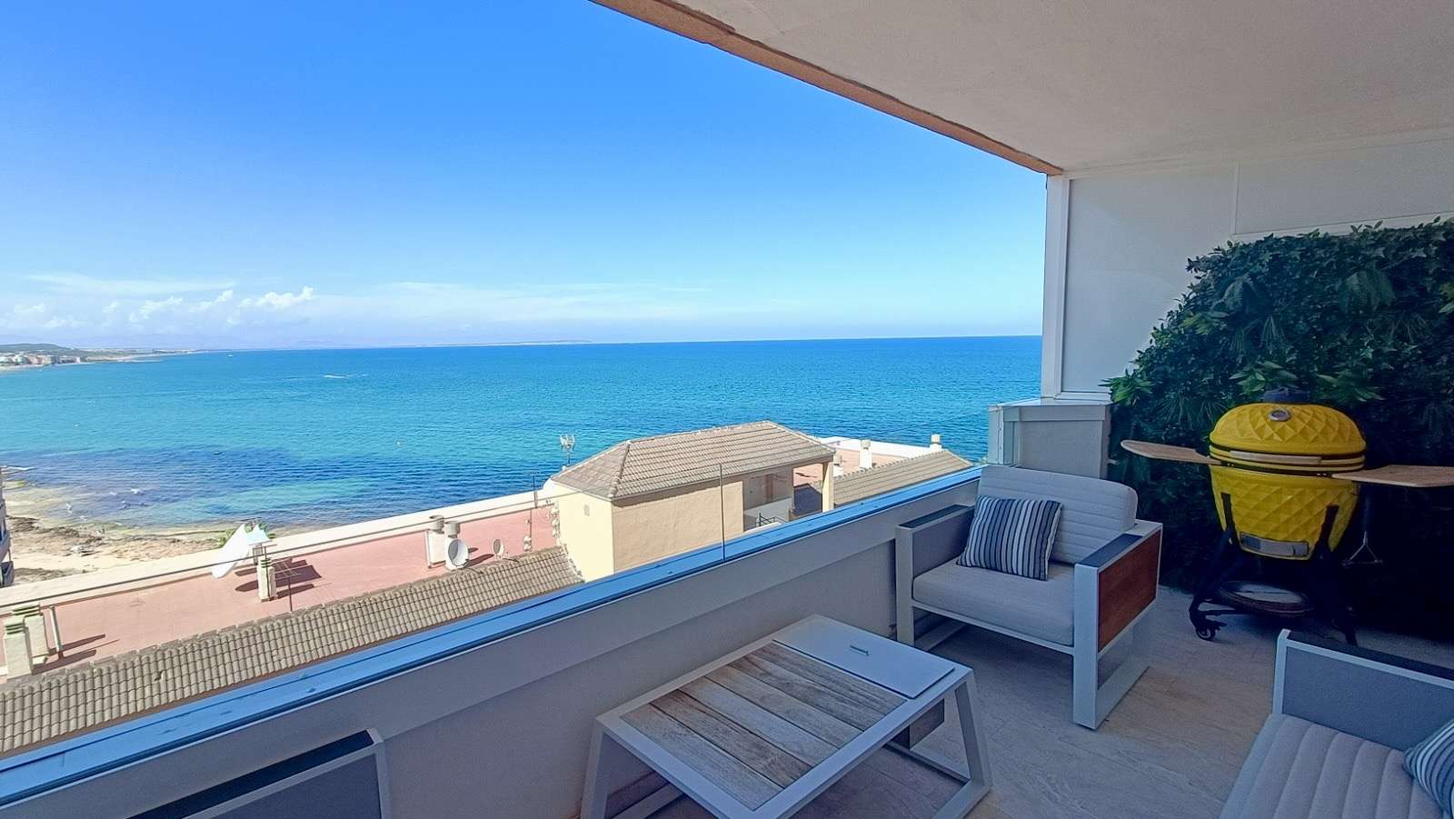 Master bedroom in apartment for sale in Torrevieja
