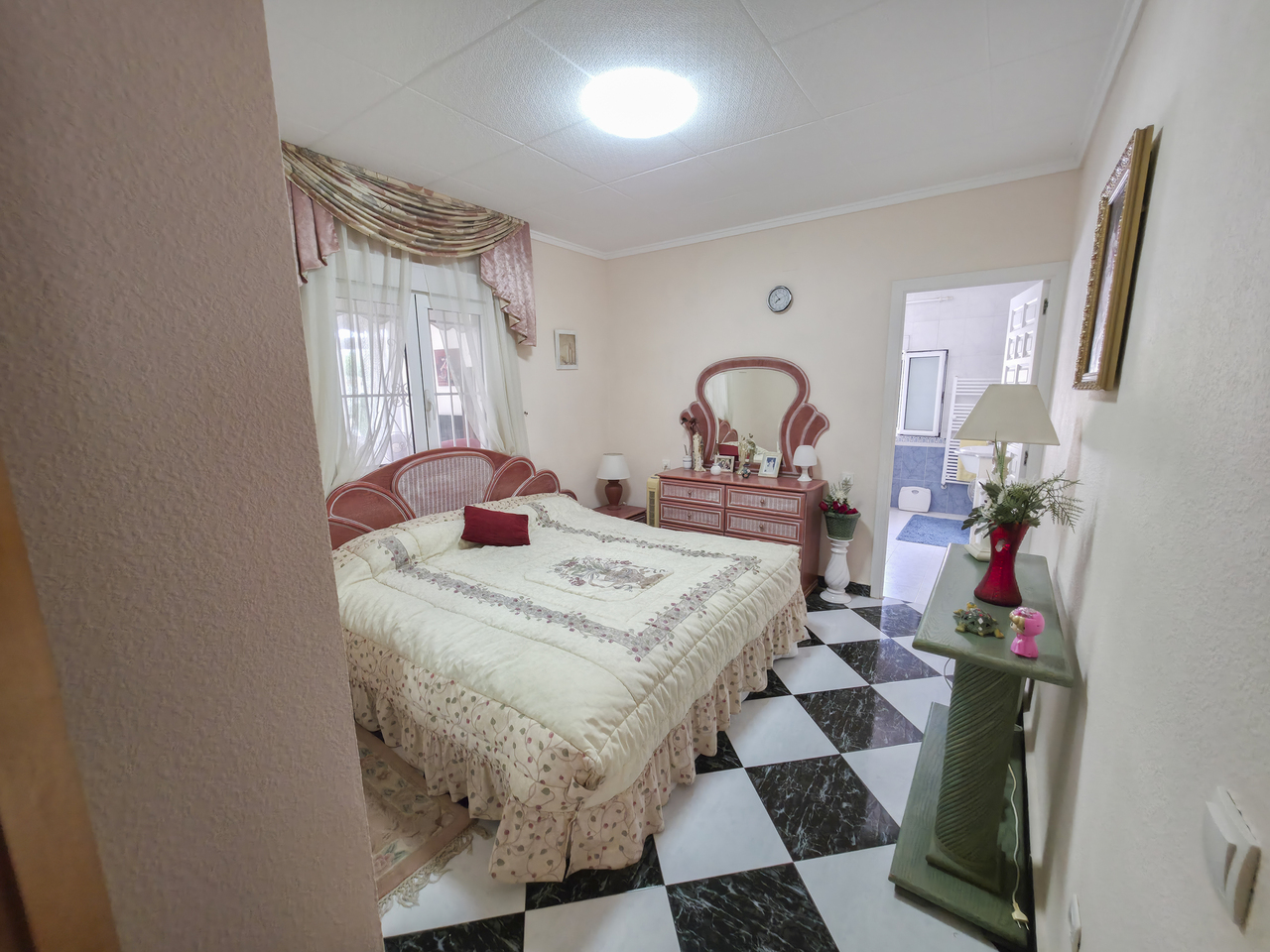 Kitchen in villa for sale in Torrevieja