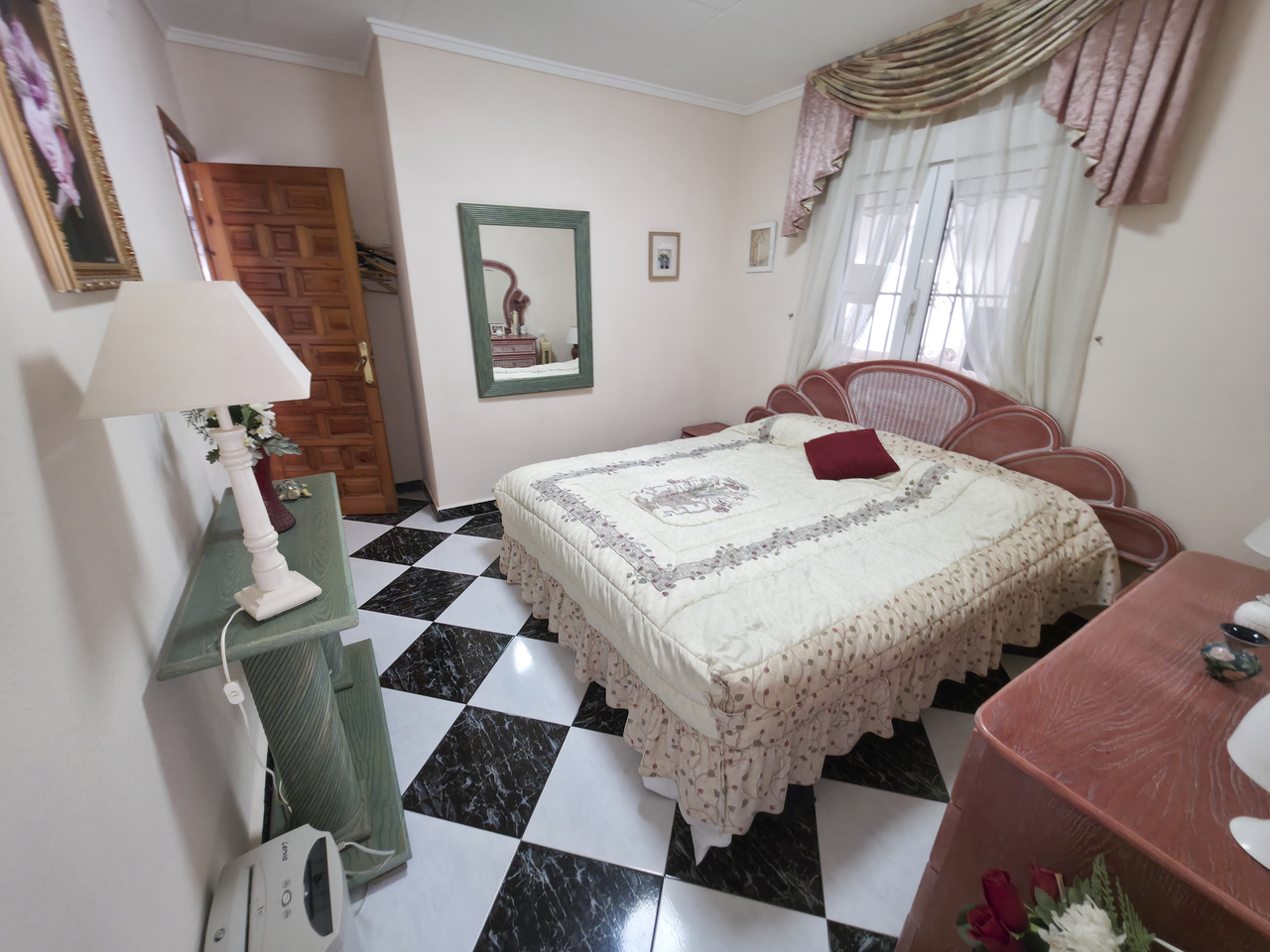 Master bedroom in villa for sale in Torrevieja