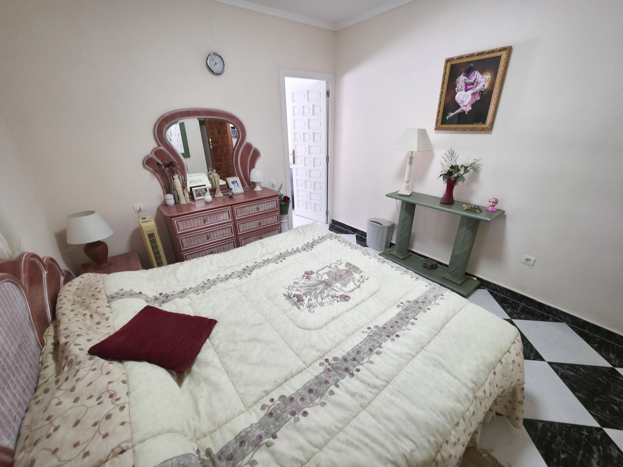 Bathroom in villa for sale in Torrevieja