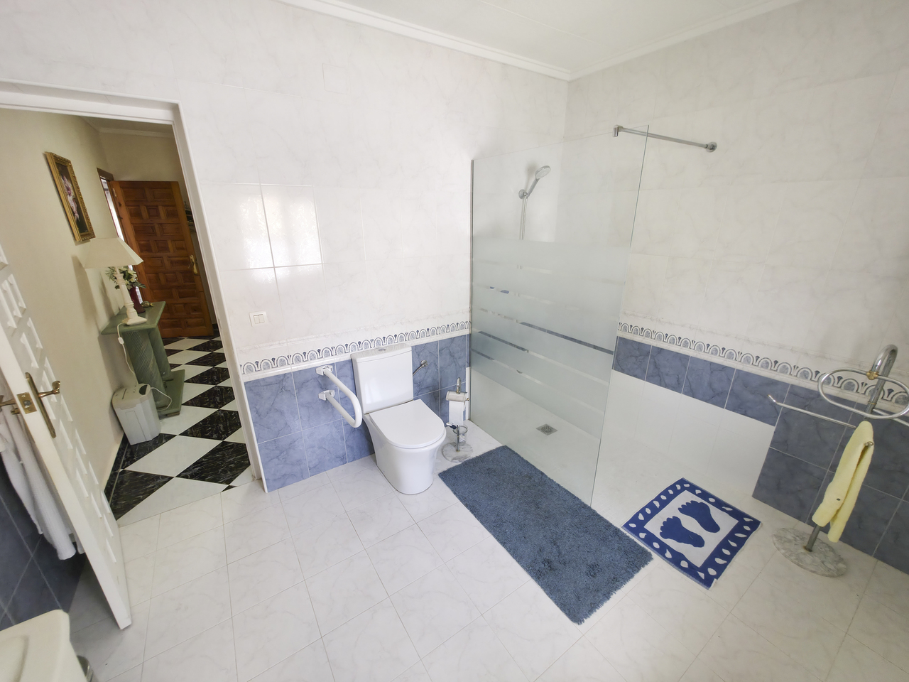 Pool area in villa for sale in Torrevieja
