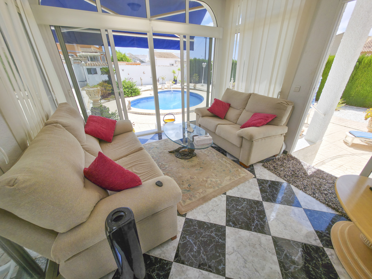 Garden in villa for sale in Torrevieja